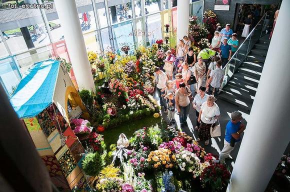 Koniec Święta w Mieście Róż: Król Elvis, światowe przeboje i mocne Ukeje