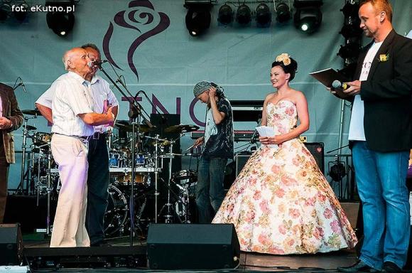 Koniec Święta w Mieście Róż: Król Elvis, światowe przeboje i mocne Ukeje