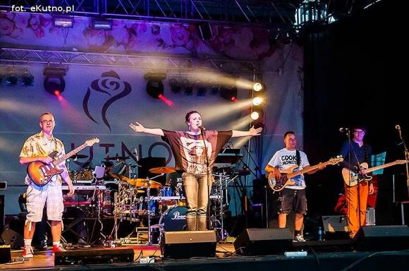 Koniec Święta w Mieście Róż: Król Elvis, światowe przeboje i mocne Ukeje