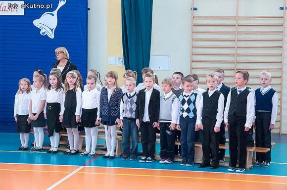 Ślubuję być dobrym uczciwym człowiekiem i dbać o dobre imię szkoły