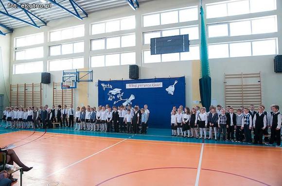 Ślubuję być dobrym uczciwym człowiekiem i dbać o dobre imię szkoły
