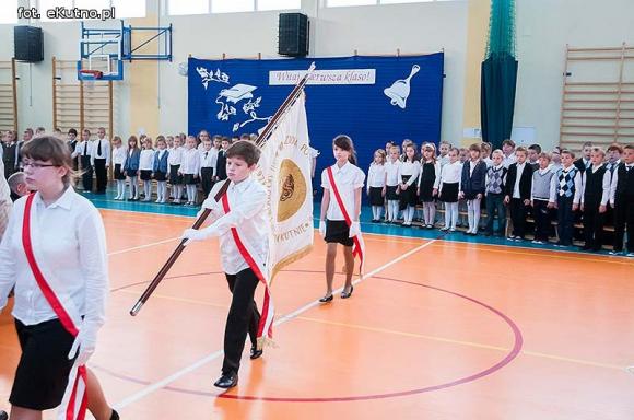 Ślubuję być dobrym uczciwym człowiekiem i dbać o dobre imię szkoły