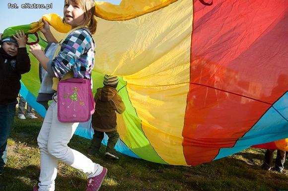 Bezpieczny dom i radość małych kutnian na festynie rodzinnym