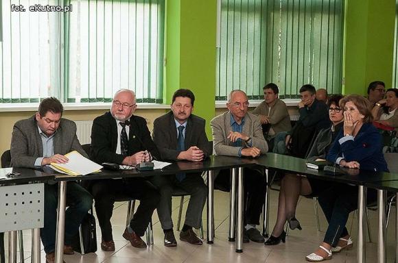 Zagrożenia dla szpitala: polityczne wojenki, opinie internautów i brak finansowania 14 mln zł długu