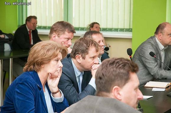 Zagrożenia dla szpitala: polityczne wojenki, opinie internautów i brak finansowania 14 mln zł długu