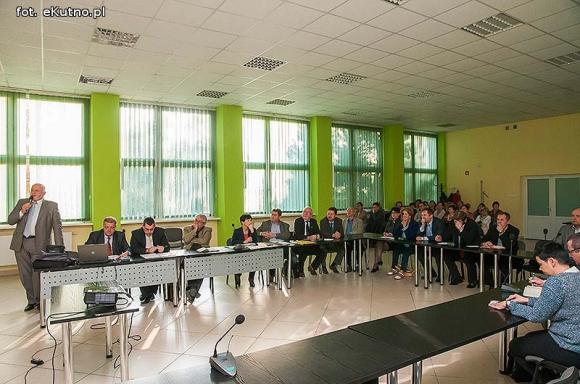 Zagrożenia dla szpitala: polityczne wojenki, opinie internautów i brak finansowania 14 mln zł długu
