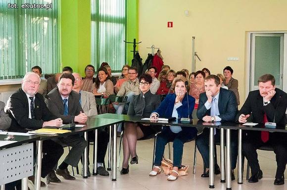 Zagrożenia dla szpitala: polityczne wojenki, opinie internautów i brak finansowania 14 mln zł długu