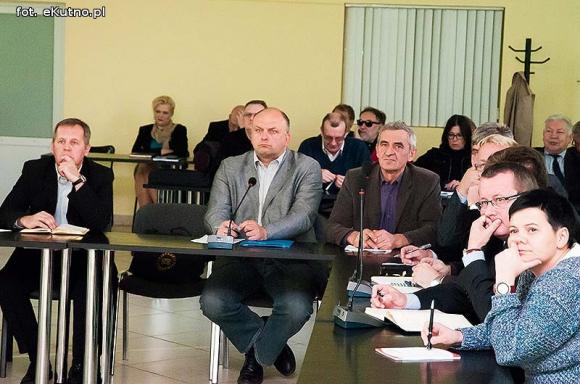 Zagrożenia dla szpitala: polityczne wojenki, opinie internautów i brak finansowania 14 mln zł długu