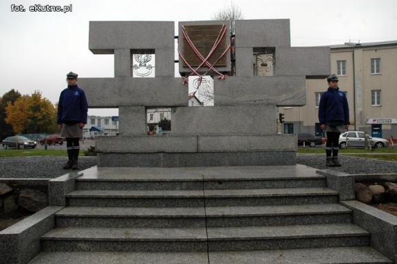 Odsłonięcie odnowionego Pomnika Poległych Harcerek i Harcerzy