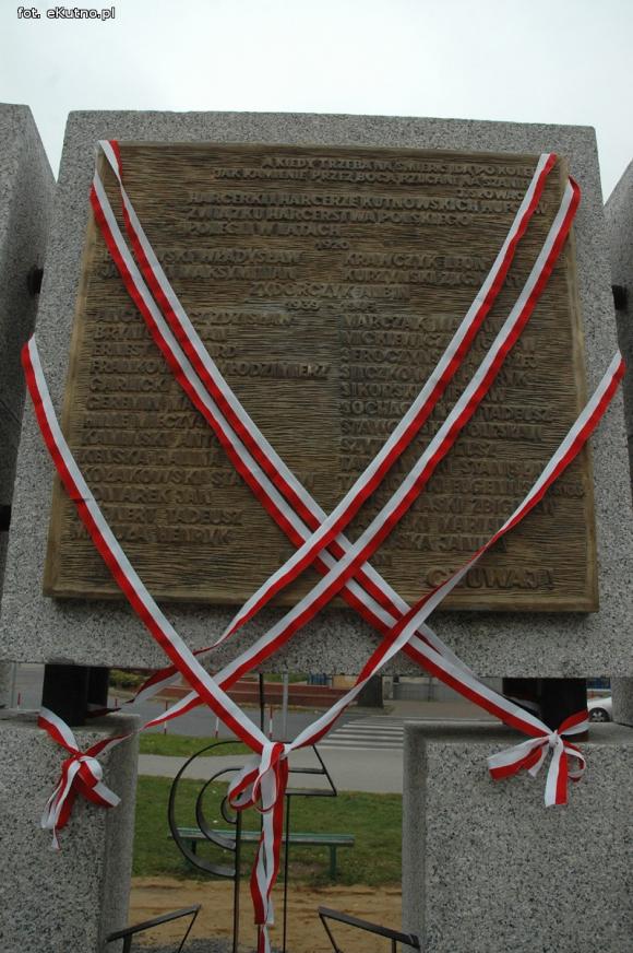 Odsłonięcie odnowionego Pomnika Poległych Harcerek i Harcerzy