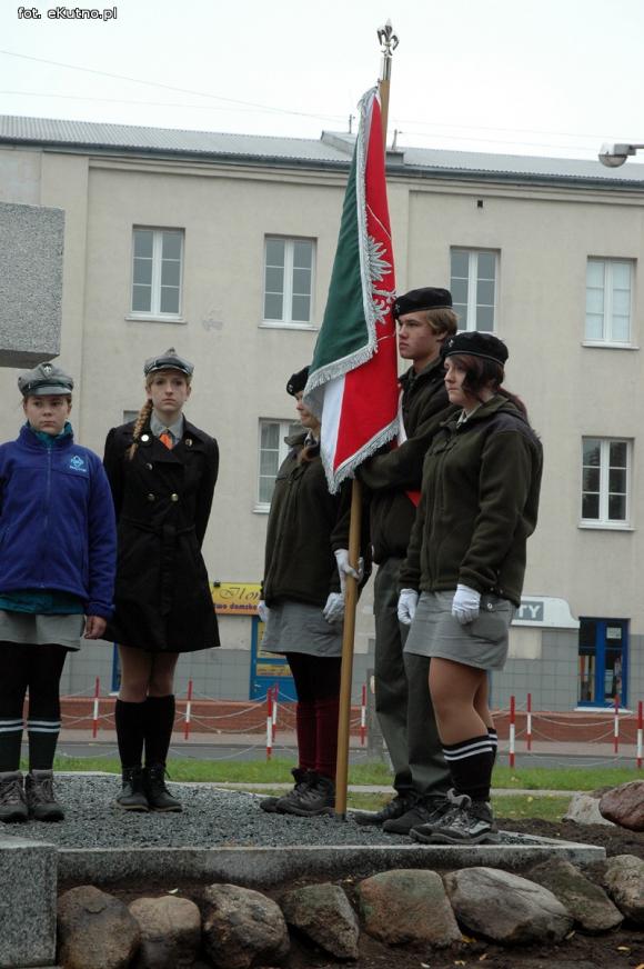 Odsłonięcie odnowionego Pomnika Poległych Harcerek i Harcerzy