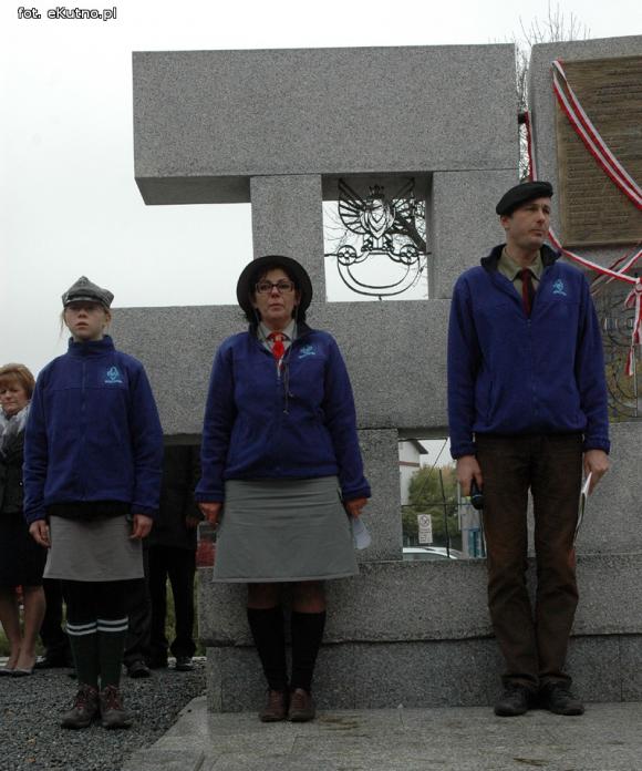 Odsłonięcie odnowionego Pomnika Poległych Harcerek i Harcerzy