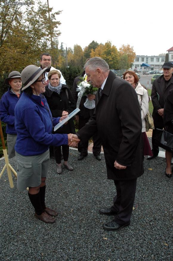 Odsłonięcie odnowionego Pomnika Poległych Harcerek i Harcerzy