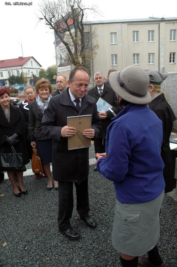 Odsłonięcie odnowionego Pomnika Poległych Harcerek i Harcerzy
