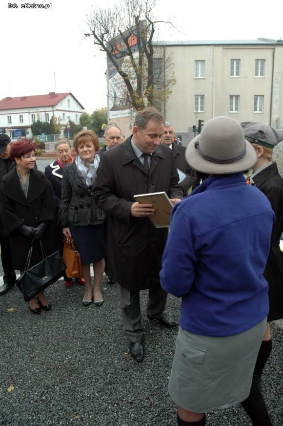 Odsłonięcie odnowionego Pomnika Poległych Harcerek i Harcerzy