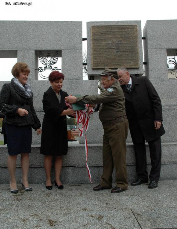 Odsłonięcie odnowionego Pomnika Poległych Harcerek i Harcerzy