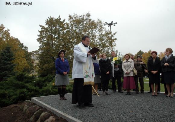 Odsłonięcie odnowionego Pomnika Poległych Harcerek i Harcerzy