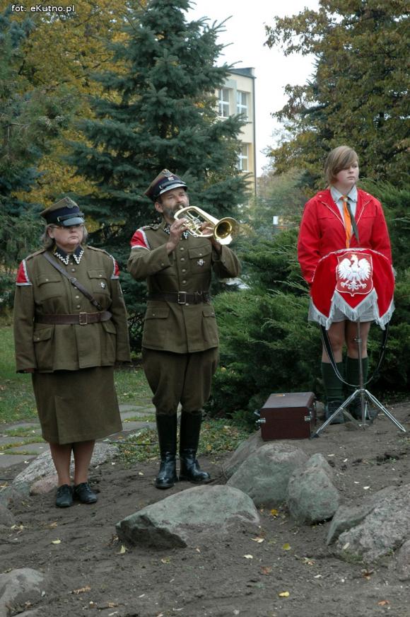 Odsłonięcie odnowionego Pomnika Poległych Harcerek i Harcerzy