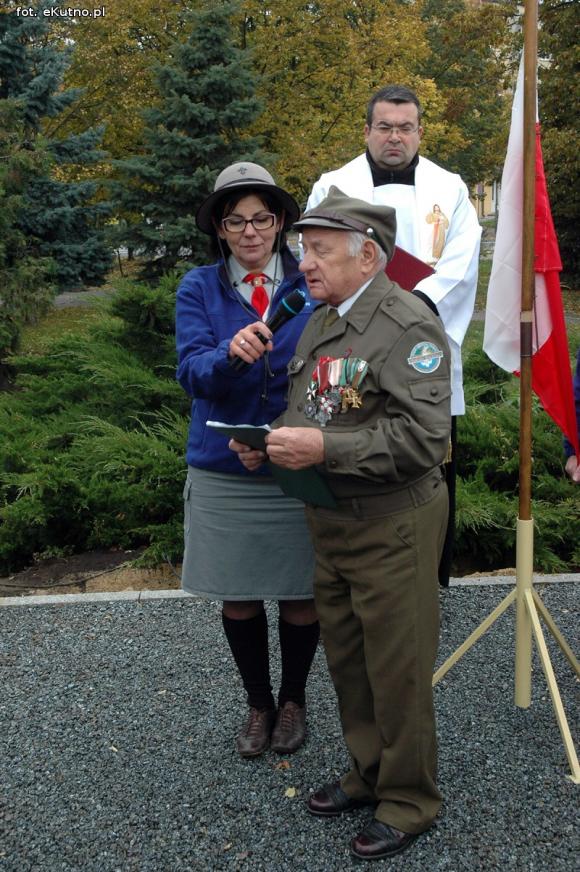 Odsłonięcie odnowionego Pomnika Poległych Harcerek i Harcerzy