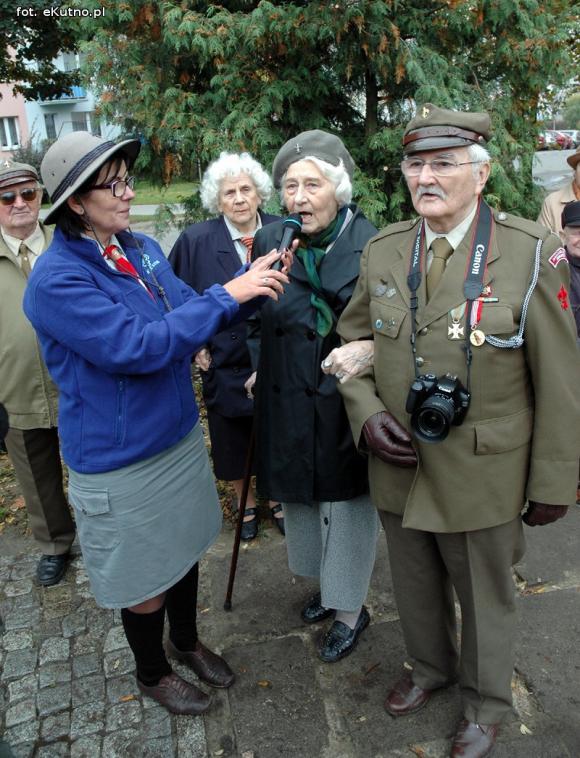 Odsłonięcie odnowionego Pomnika Poległych Harcerek i Harcerzy