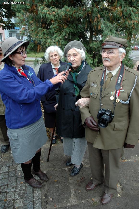Odsłonięcie odnowionego Pomnika Poległych Harcerek i Harcerzy