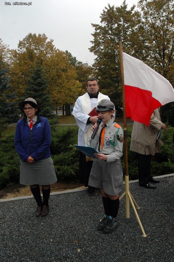 Odsłonięcie odnowionego Pomnika Poległych Harcerek i Harcerzy