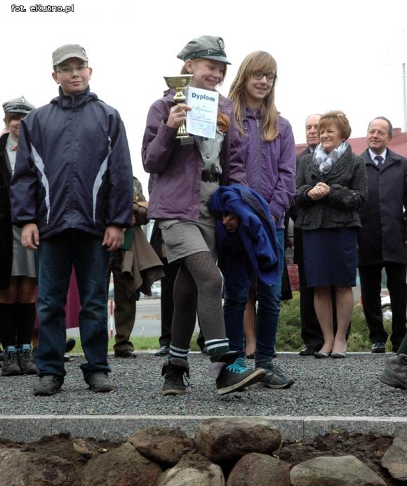 Odsłonięcie odnowionego Pomnika Poległych Harcerek i Harcerzy