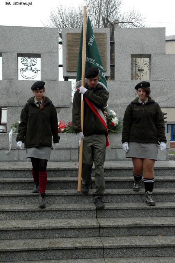 Odsłonięcie odnowionego Pomnika Poległych Harcerek i Harcerzy