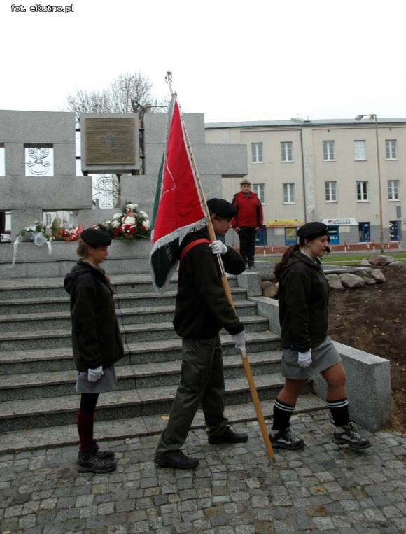 Odsłonięcie odnowionego Pomnika Poległych Harcerek i Harcerzy