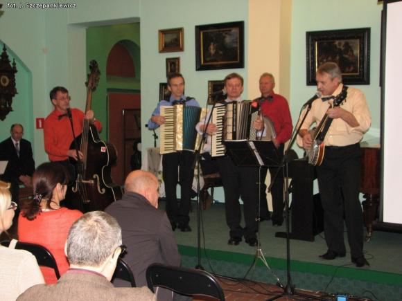 Krośniewice zaklęte w poezji