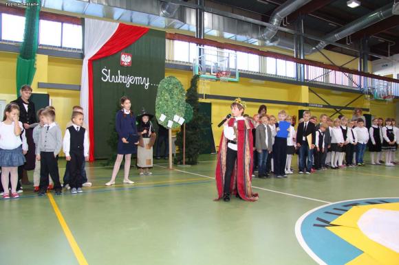 Uczniowie pierwszych klas uroczyście ślubowali