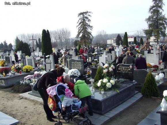 Oddajemy cześć zmarłym. TPZK odnowi pomnik Chlewickich