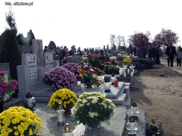 Oddajemy cześć zmarłym. TPZK odnowi pomnik Chlewickich