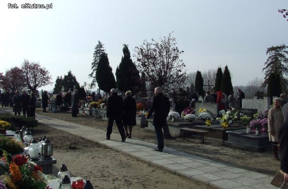 Oddajemy cześć zmarłym. TPZK odnowi pomnik Chlewickich