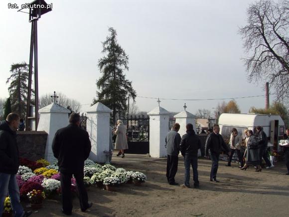 Oddajemy cześć zmarłym. TPZK odnowi pomnik Chlewickich