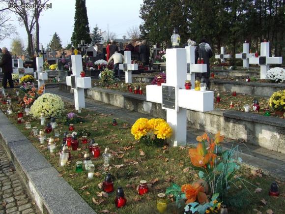 Oddajemy cześć zmarłym. TPZK odnowi pomnik Chlewickich