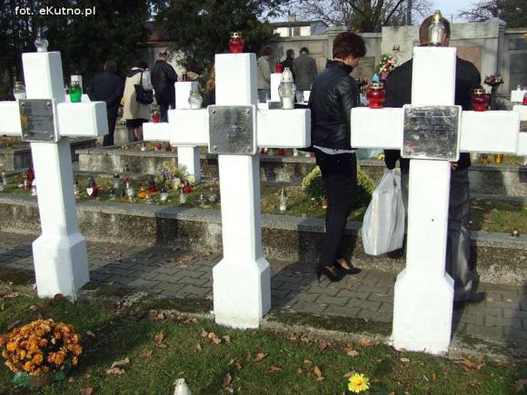 Oddajemy cześć zmarłym. TPZK odnowi pomnik Chlewickich