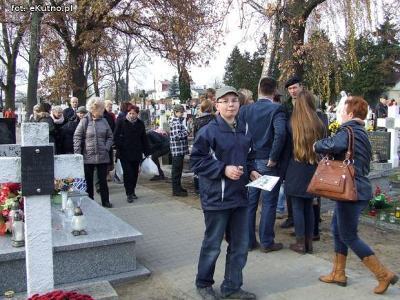 Oddajemy cześć zmarłym. TPZK odnowi pomnik Chlewickich