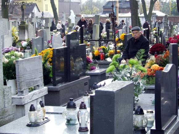 Oddajemy cześć zmarłym. TPZK odnowi pomnik Chlewickich