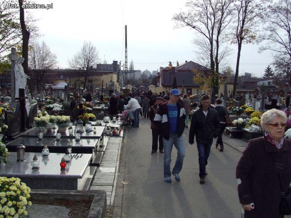Oddajemy cześć zmarłym. TPZK odnowi pomnik Chlewickich