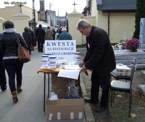 Oddajemy cześć zmarłym. TPZK odnowi pomnik Chlewickich