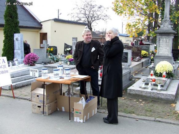 Oddajemy cześć zmarłym. TPZK odnowi pomnik Chlewickich