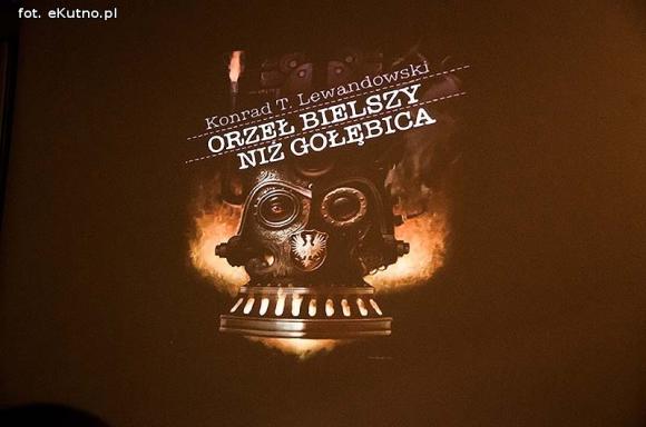 Orzeł bielszy niż gołębica. Polecamy książkę Lewandowskiego