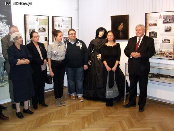 Suknia, okowy, broń i dokumenty, niemi świadkowie polskiej historii