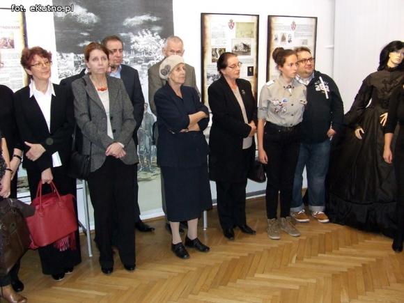 Suknia, okowy, broń i dokumenty, niemi świadkowie polskiej historii