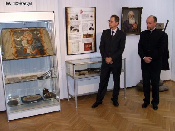 Suknia, okowy, broń i dokumenty, niemi świadkowie polskiej historii