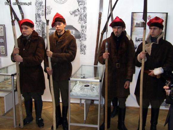 Suknia, okowy, broń i dokumenty, niemi świadkowie polskiej historii