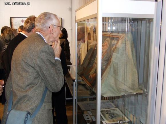 Suknia, okowy, broń i dokumenty, niemi świadkowie polskiej historii