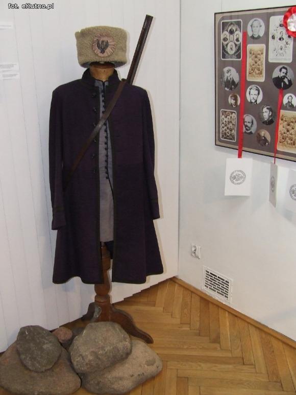 Suknia, okowy, broń i dokumenty, niemi świadkowie polskiej historii