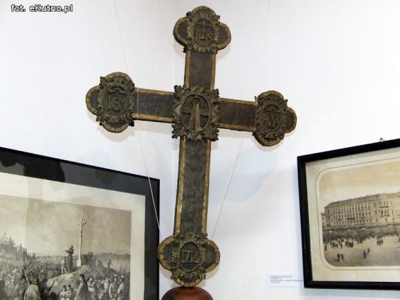 Suknia, okowy, broń i dokumenty, niemi świadkowie polskiej historii